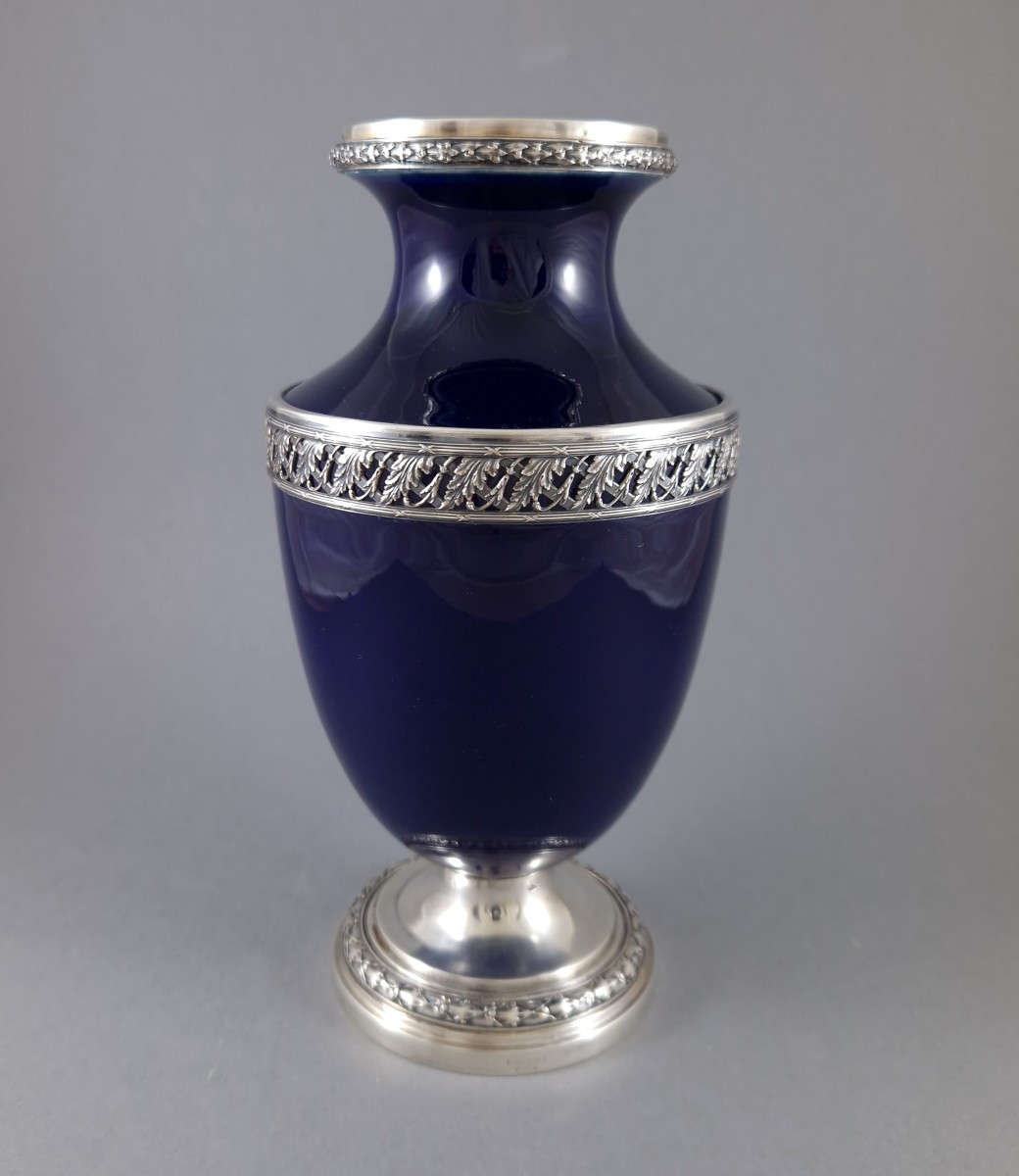 Vase en porcelaine et argent massif