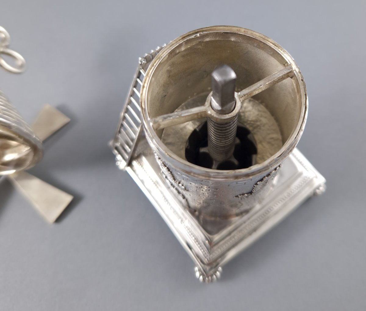 Moulin à poivre en argent massif-photo-4