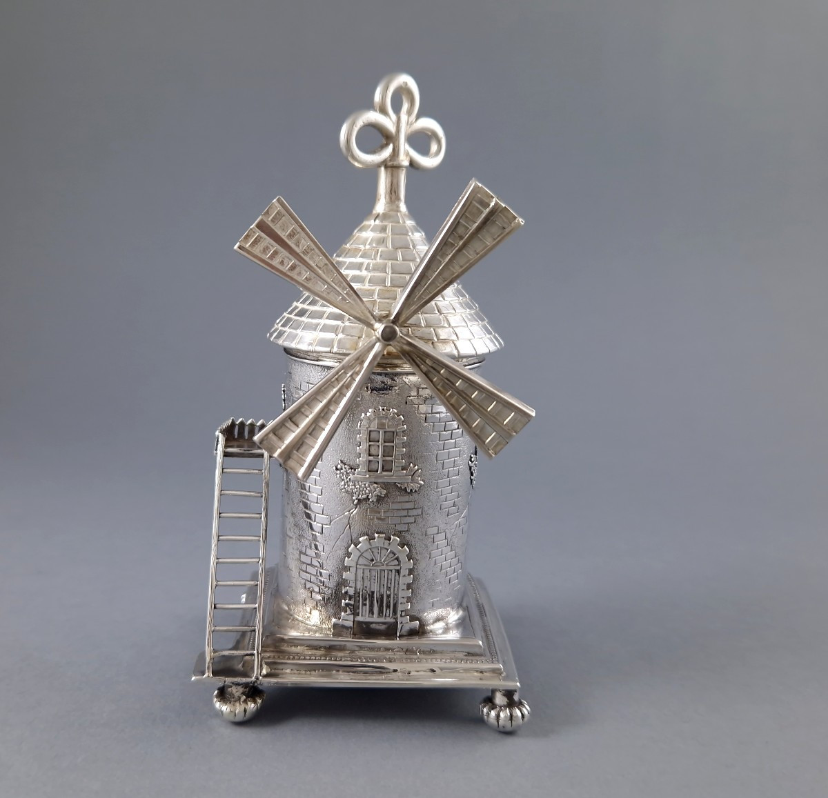 Moulin à poivre en argent massif