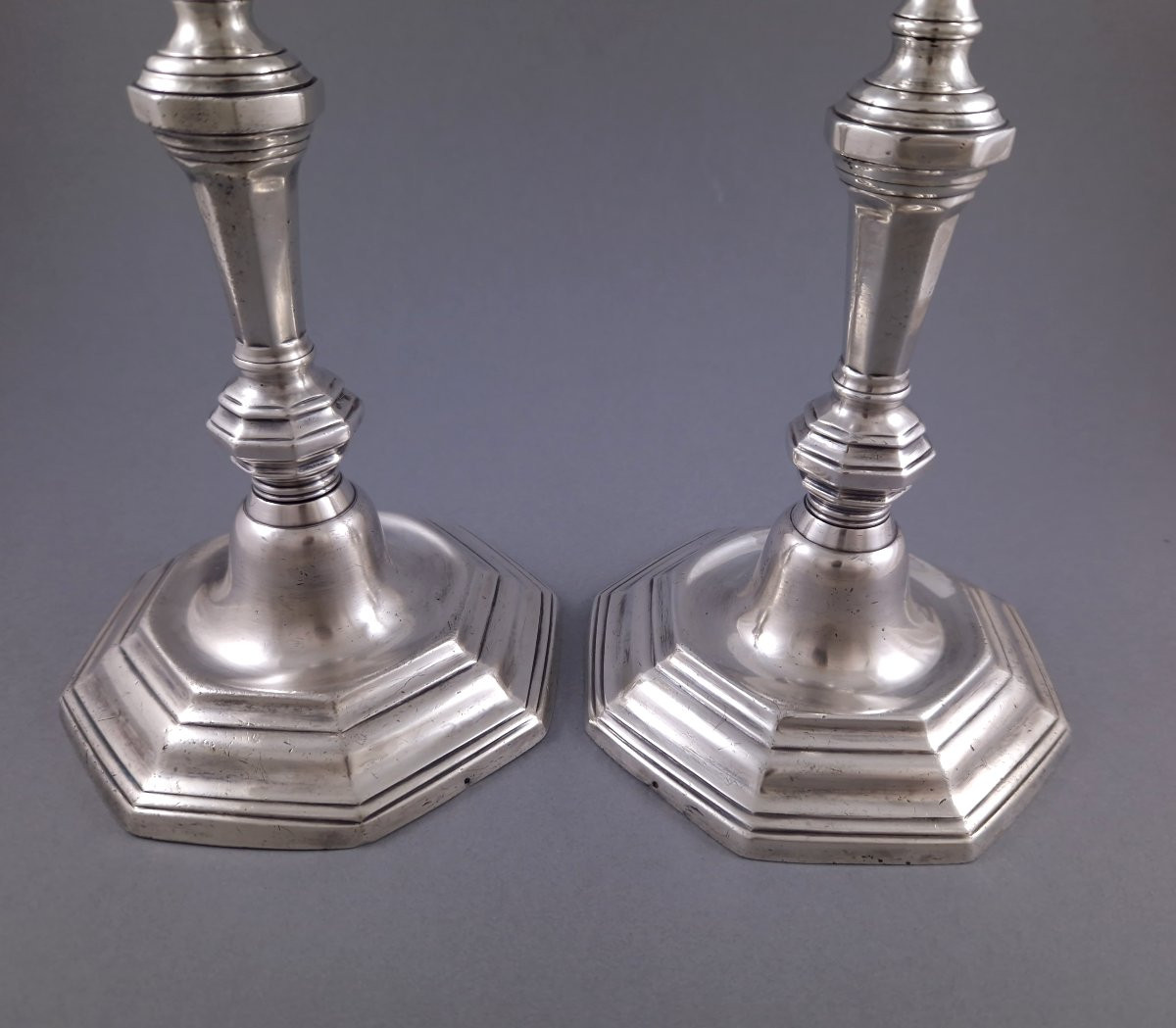 Trévoux - Paire de bougeoirs en argent massif du 18ème siècle-photo-4