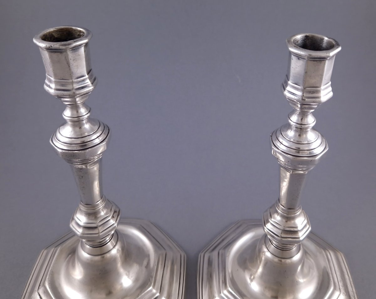 Trévoux - Paire de bougeoirs en argent massif du 18ème siècle-photo-1