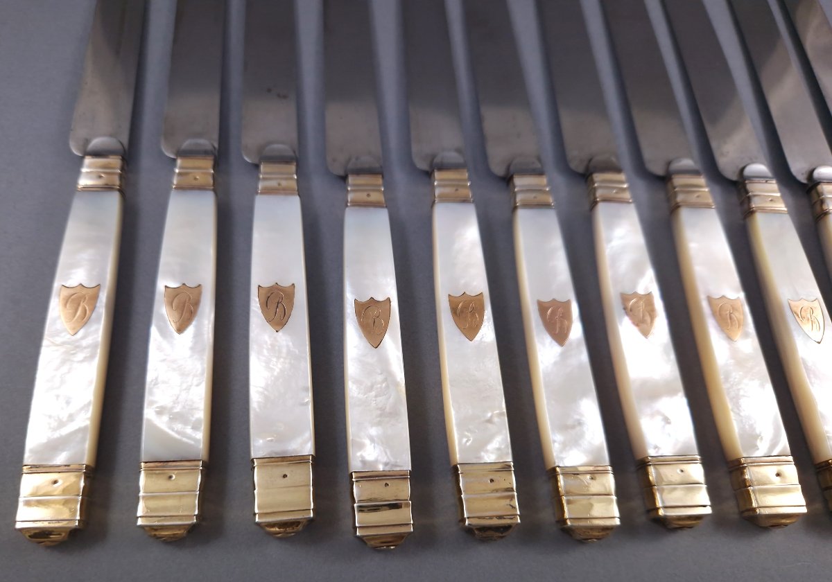 12 et 12 couteaux en nacre, vermeil et or rose -photo-3