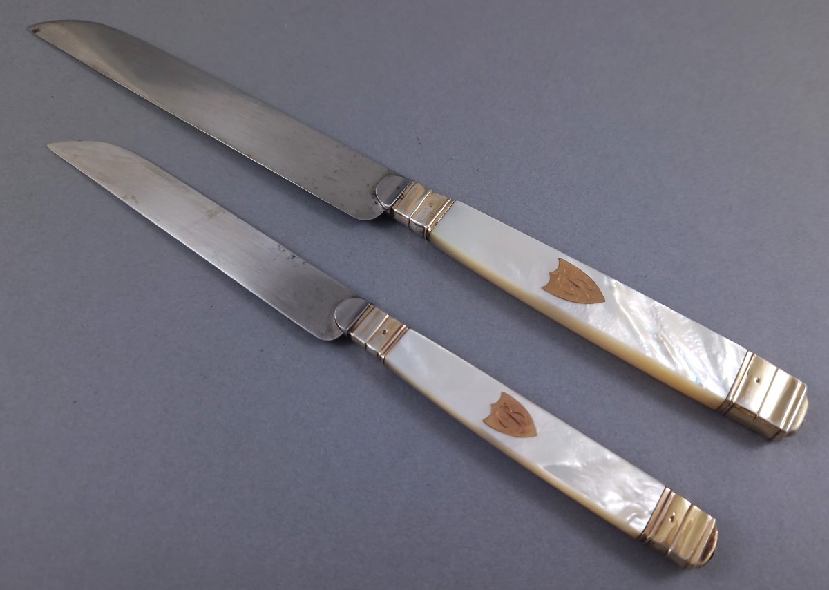 12 et 12 couteaux en nacre, vermeil et or rose 