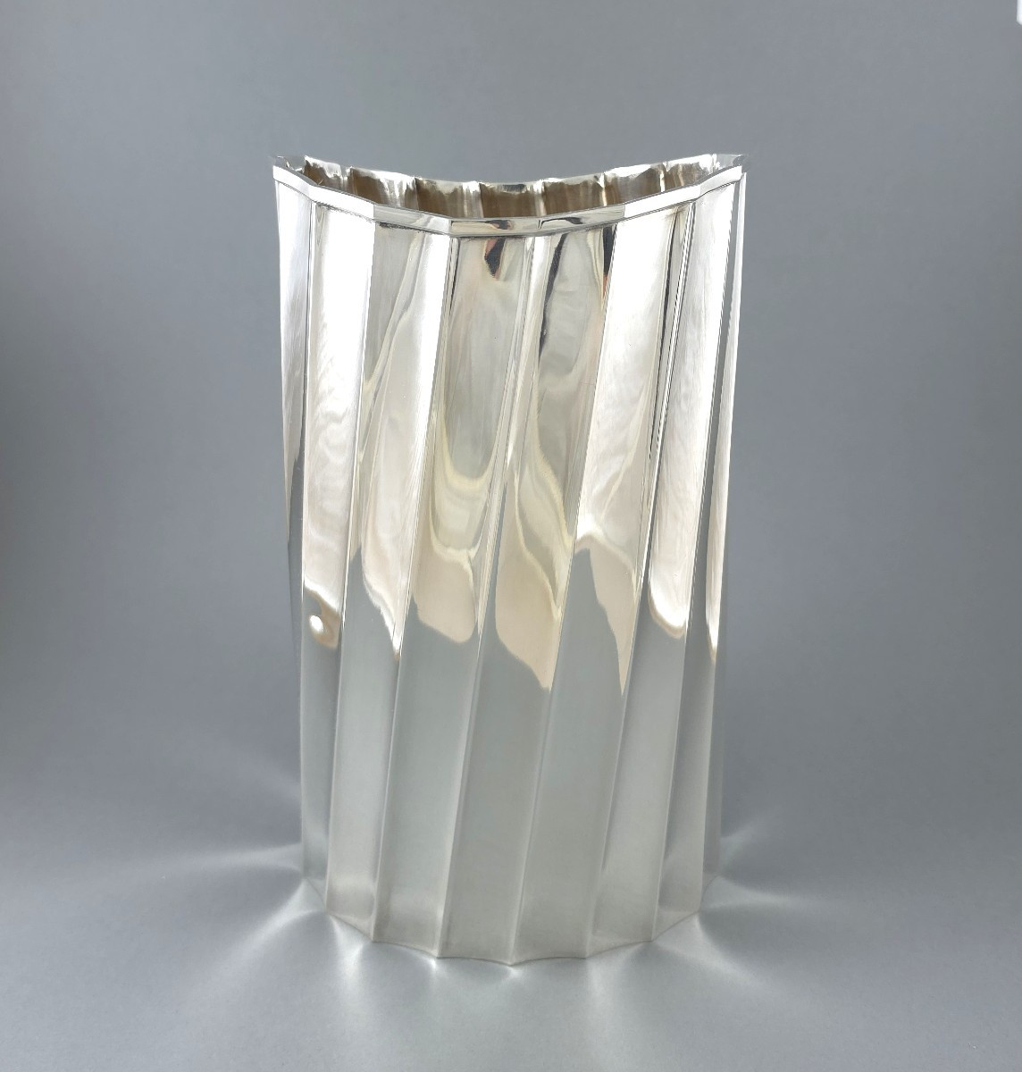 Vase en argent massif
