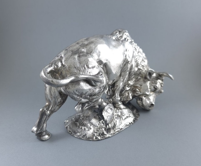 Sculpture taureau en argent massif-photo-3
