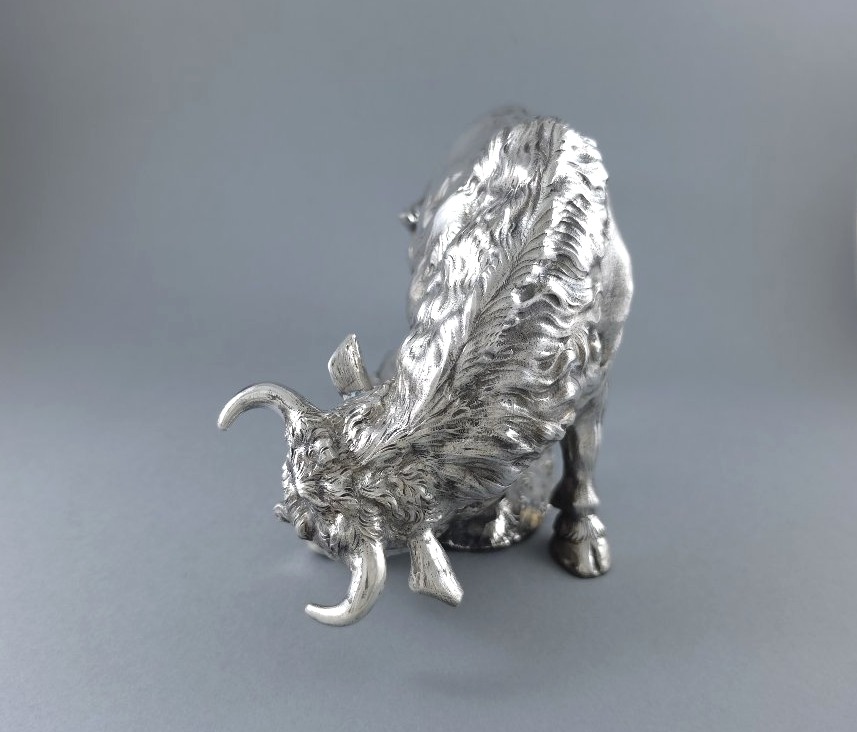 Sculpture taureau en argent massif-photo-1