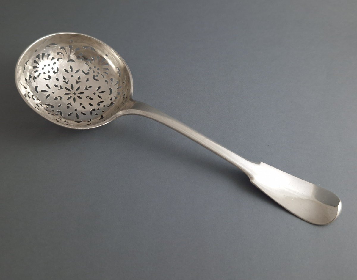 Besançon - Cuillère à sucre en argent massif du 18eme siècle