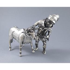 Sculpture en argent massif jeune paysan et son bœuf