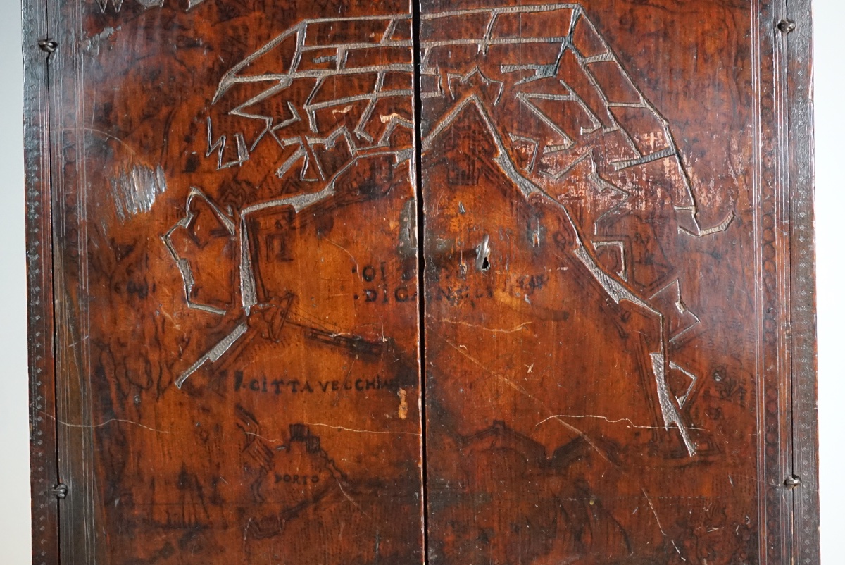Rare Venetian Money Box Made Of Cedar Wood Featuring A Map Of The City Of Candia And Secrets – 17th Century (ca.-photo-3