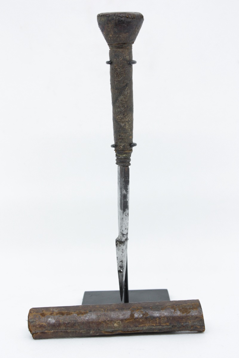 Rare Poignard Dissimulé en Aiguille à Filets – Gênes, XVIIe Siècle (18,2 cm)