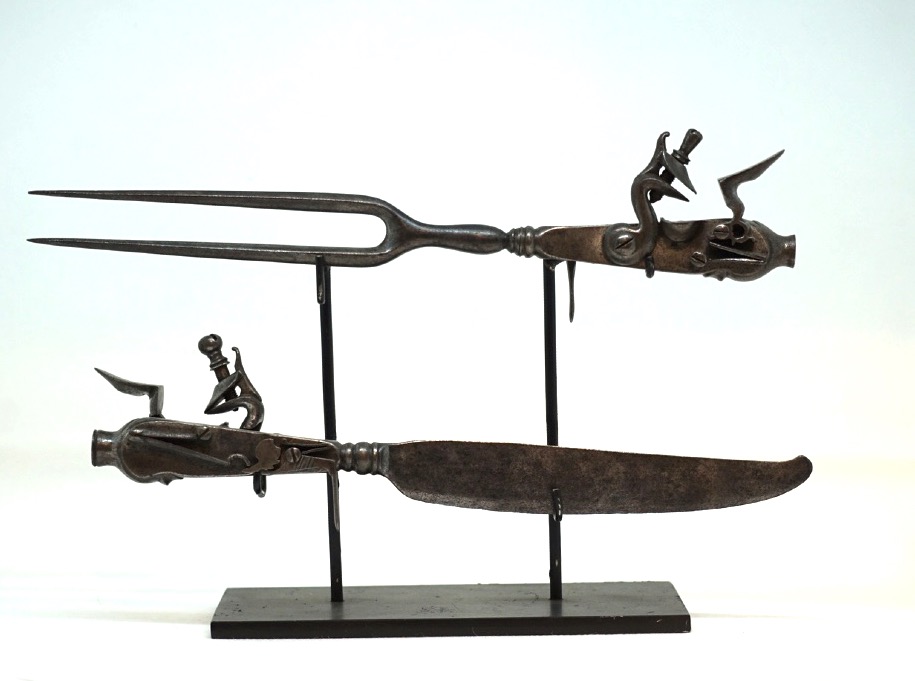 An Extremely Rare And Exceptional Pair Of Flint-tipped Cutlery (knife And Fork) 