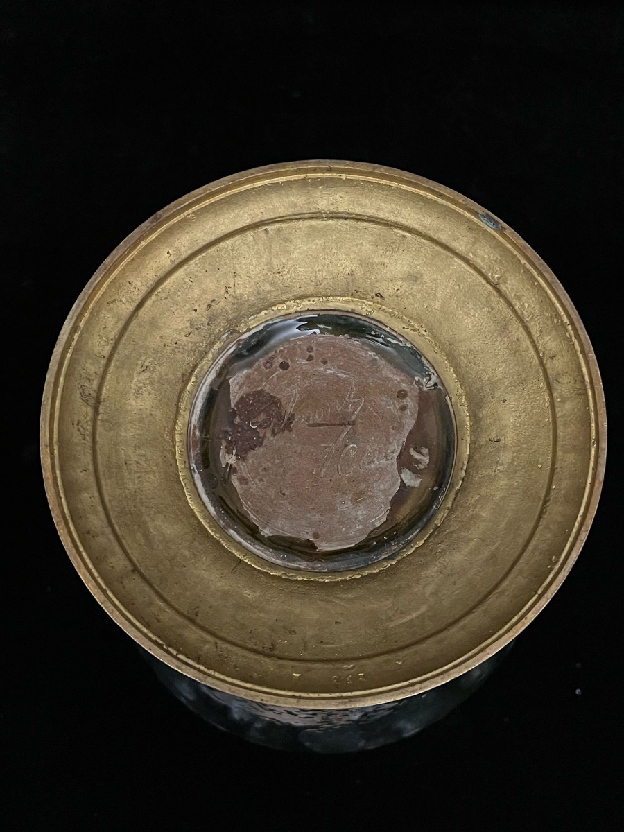 Vase en porcelaine avec de decoration en bronze-photo-4