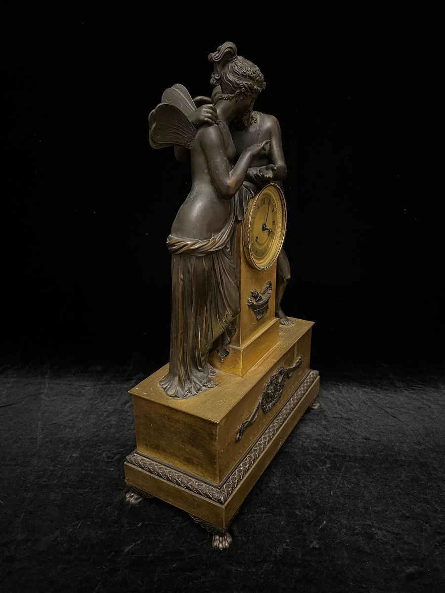 Une grande pendule Empire en bronze avec Psyché et Amour -photo-1