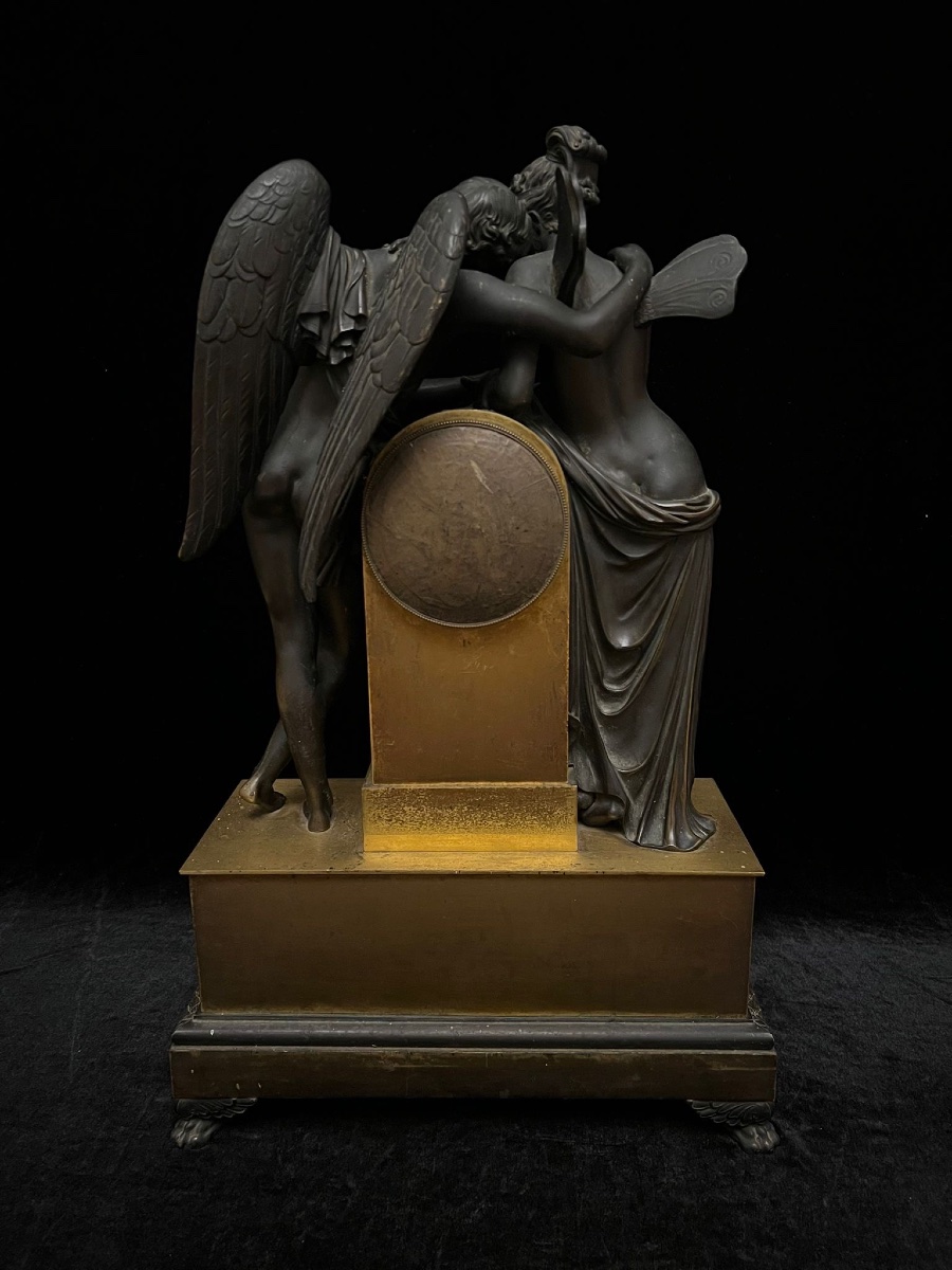 Une grande pendule Empire en bronze avec Psyché et Amour -photo-3