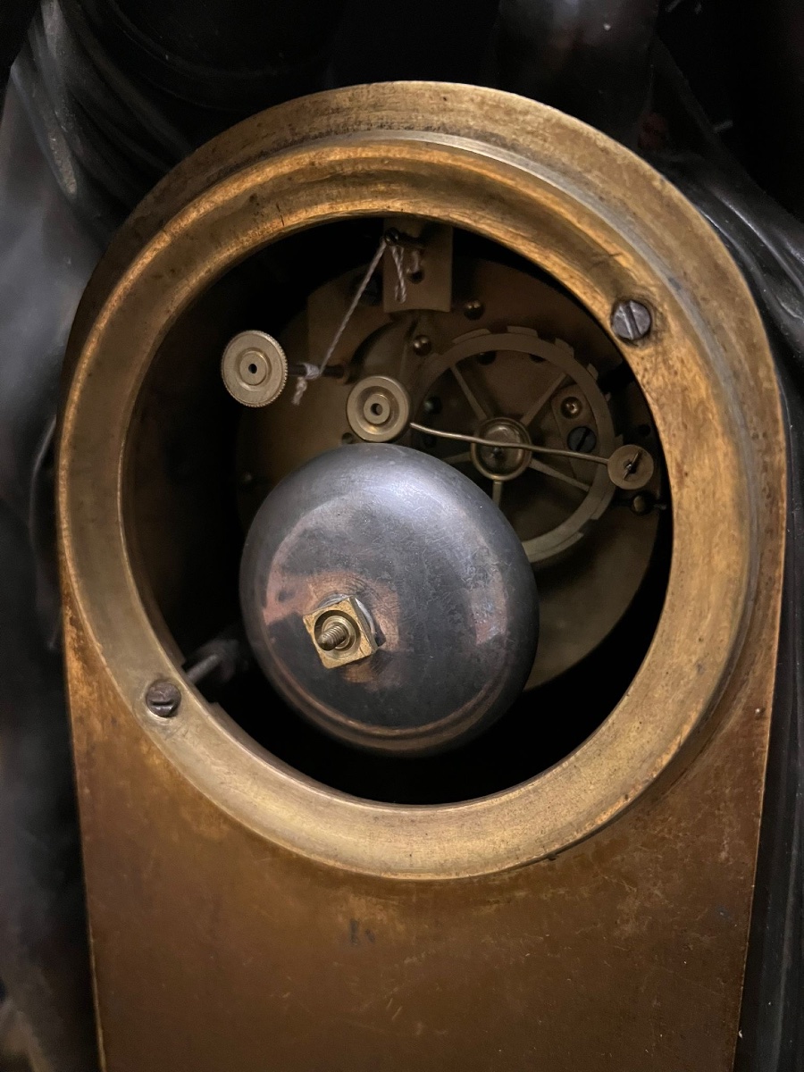 Une grande pendule Empire en bronze avec Psyché et Amour -photo-7
