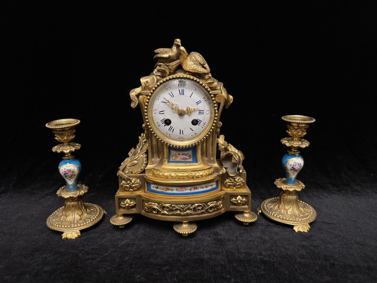 Clock With Candlesticks