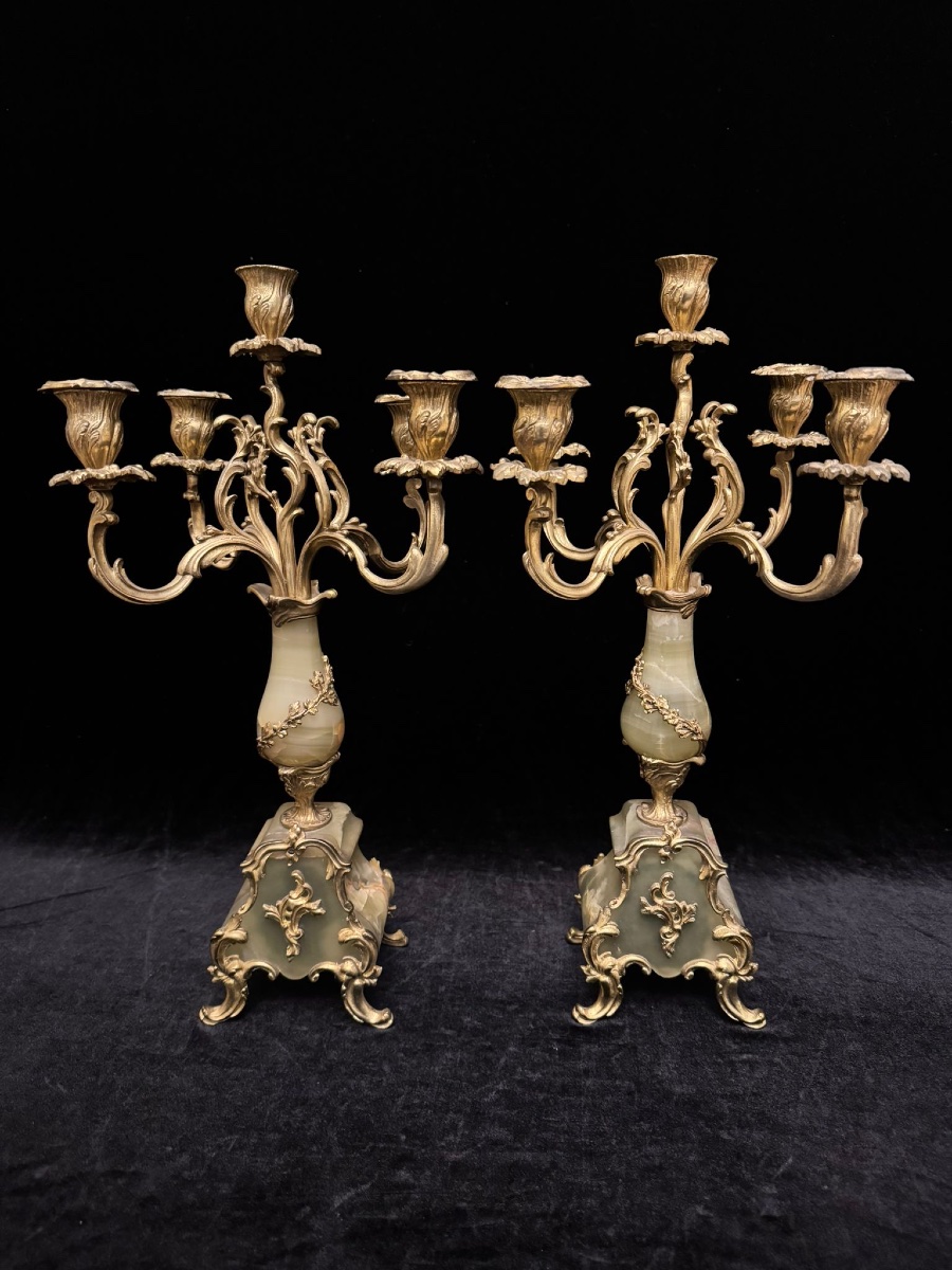 Pendule de cheminée avec des chandeliers, onyx-photo-1