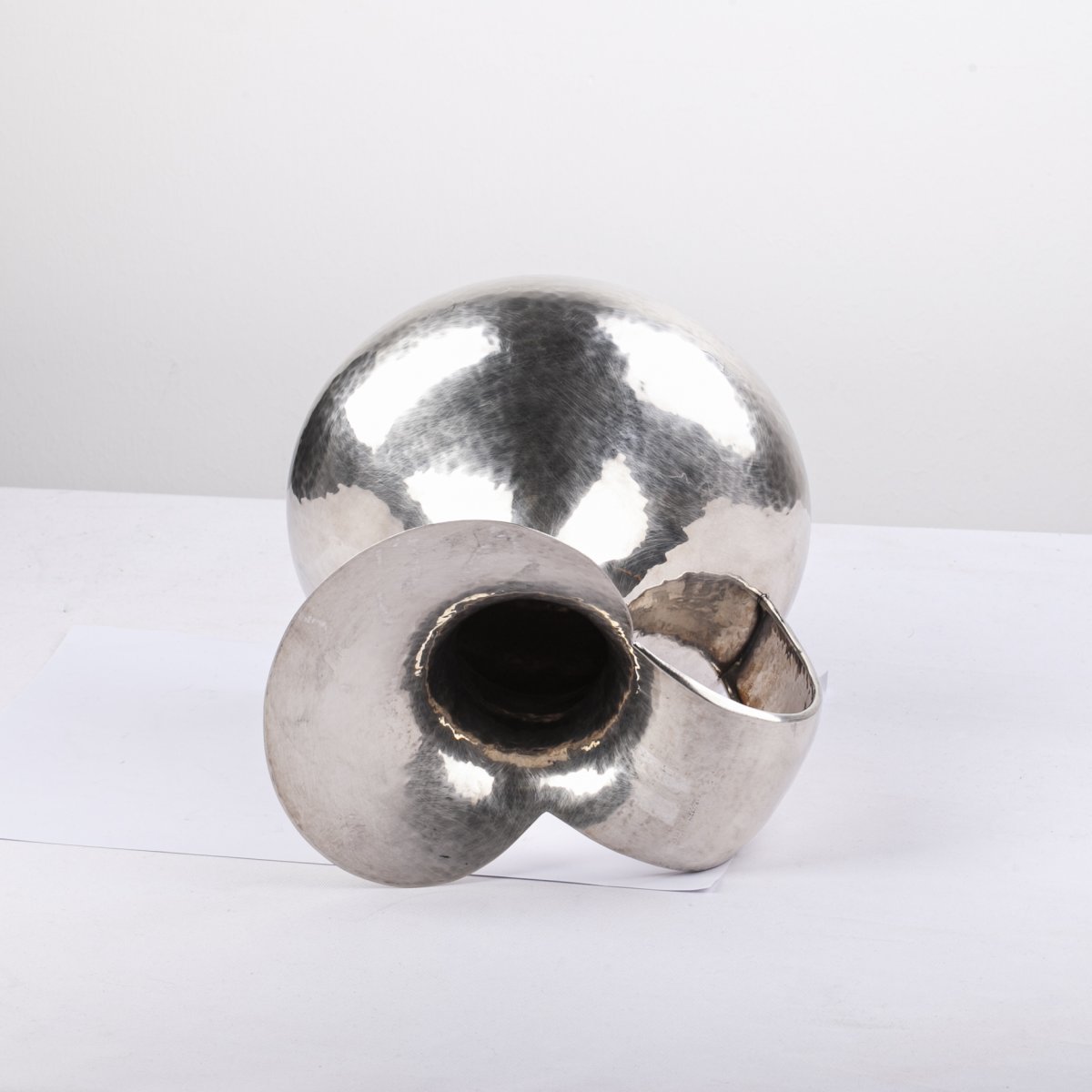Carafe d'Eau En Argent Massif Repousse-photo-2