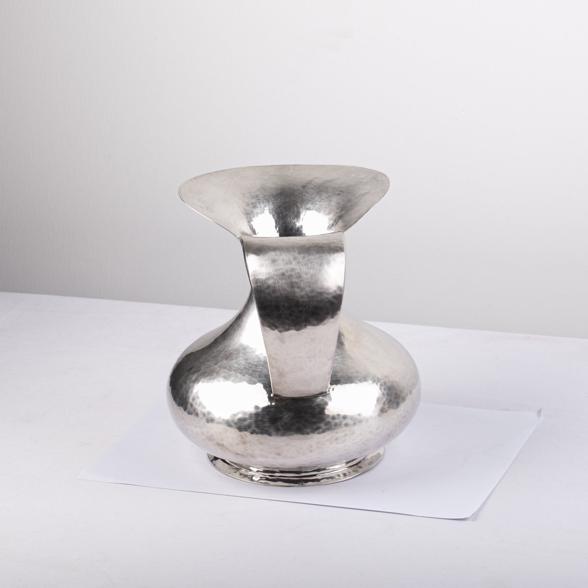 Carafe d'Eau En Argent Massif Repousse-photo-1