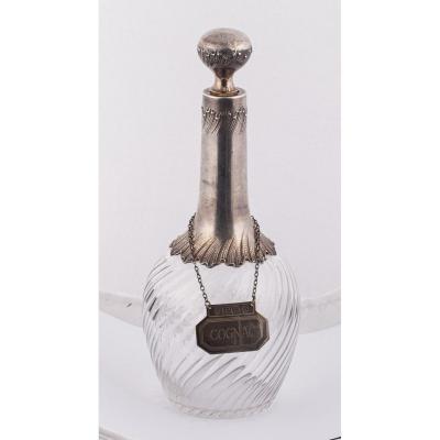 Une Carafe En Argent Massif Et Verre