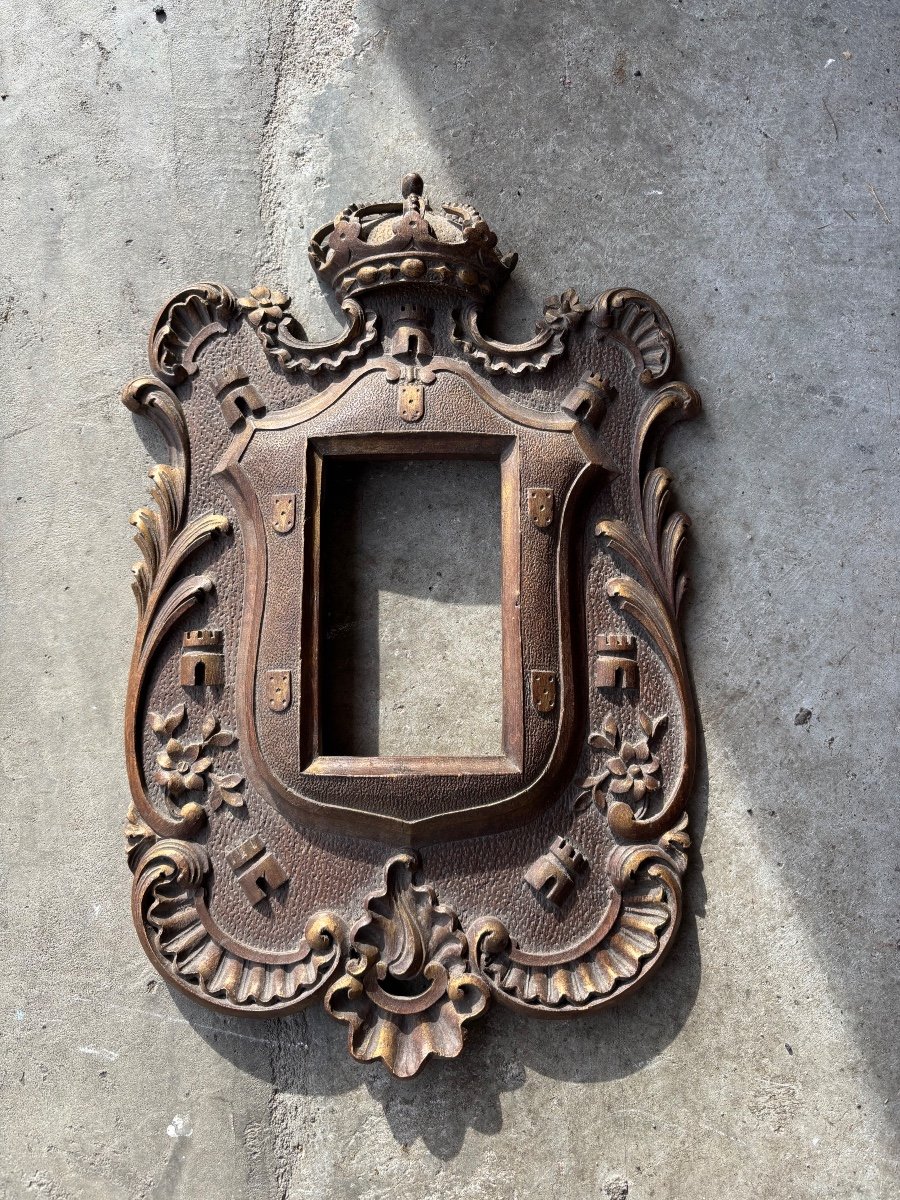 Royal Coat Of Arms Frame-photo-4