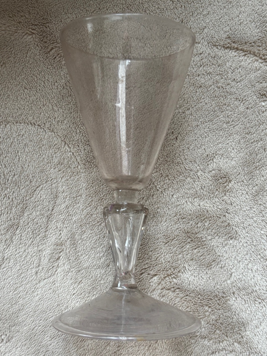 Trois. Verres à pied. XVIII-photo-1