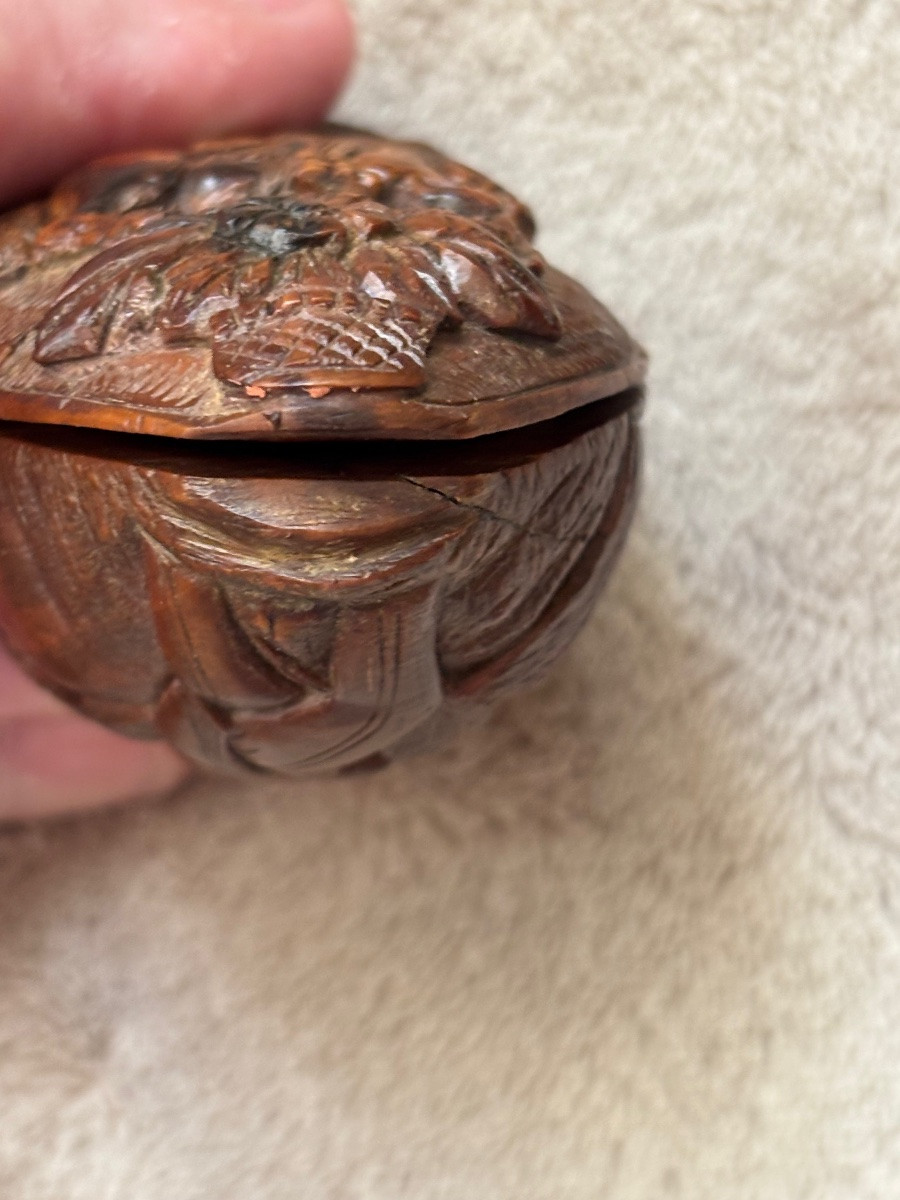 Corozo Snuffbox Carved With 19th Century Characters-photo-4