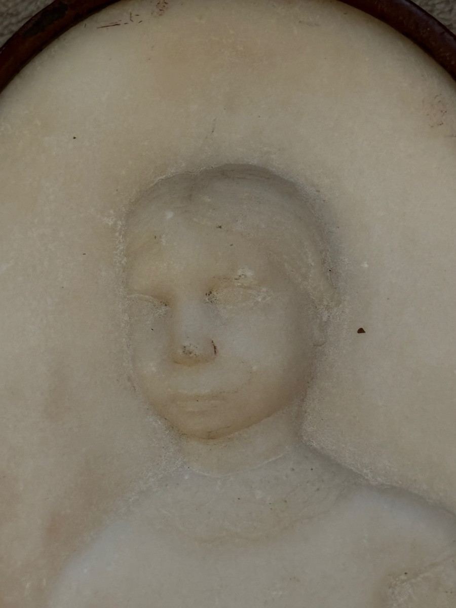 Trois médailles en marbre. Portrait de famille. LAISSE-photo-5