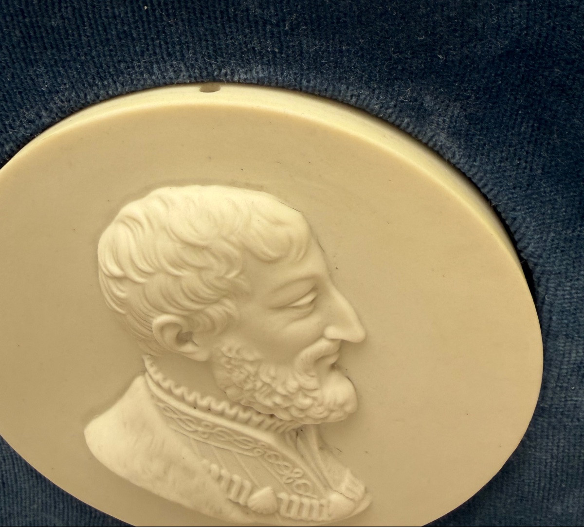 Médaillon en Sèvres -photo-3