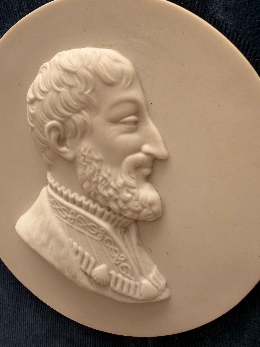 Médaillon en Sèvres -photo-4