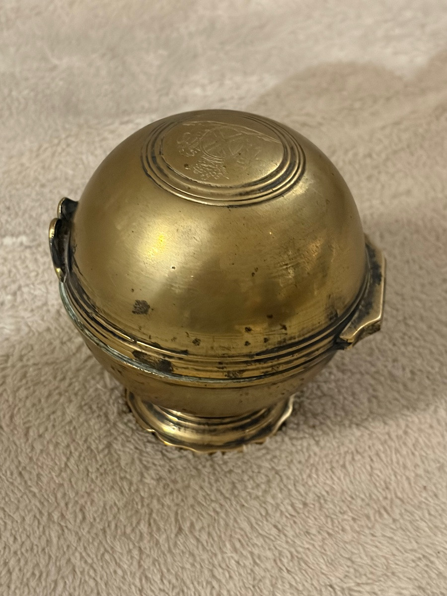 Boule à savon au blason en bronze du XVIIIe siècle -photo-1