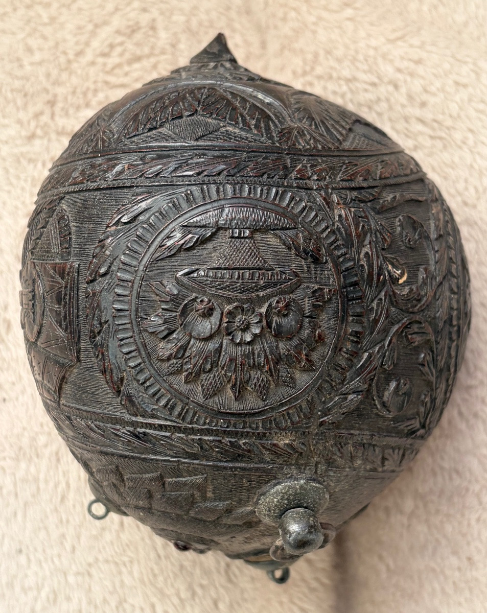 NOIX DE COCO GRAVÉE ET SCULPTÉE DE SCÈNES ANTIQUES, PREMIÈRE PARTIE DU 19° SIÈCLE-photo-3