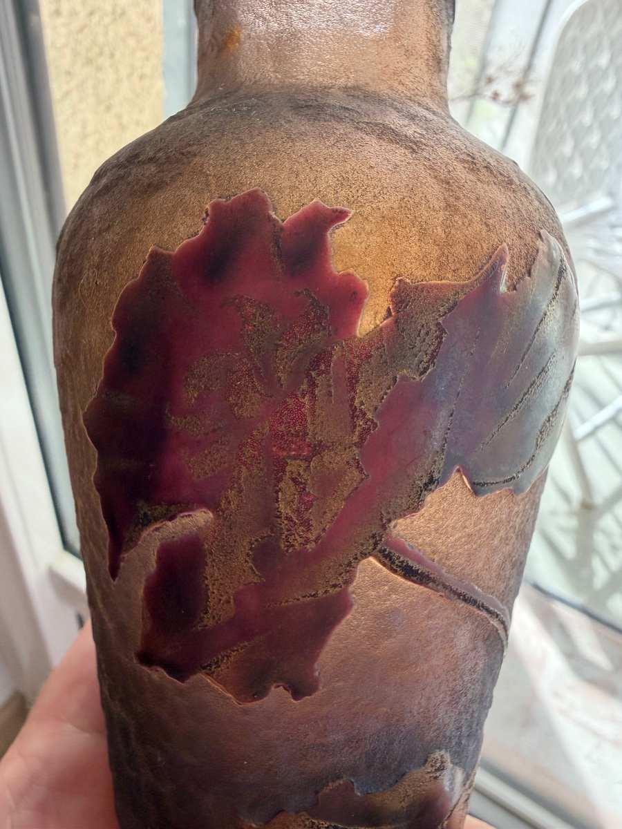 Vase irisé décor pavot.  Legras