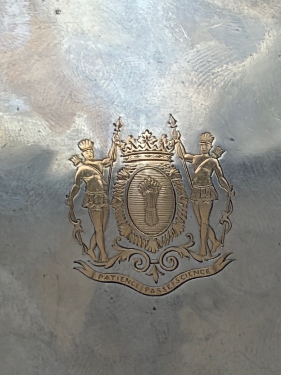 Large Solid Silver Box. Coat Of Arms-photo-2