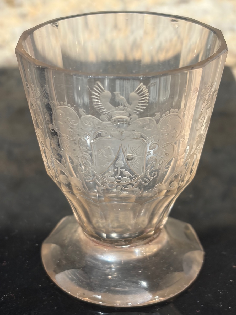 Verre XVIII à motif de Blason