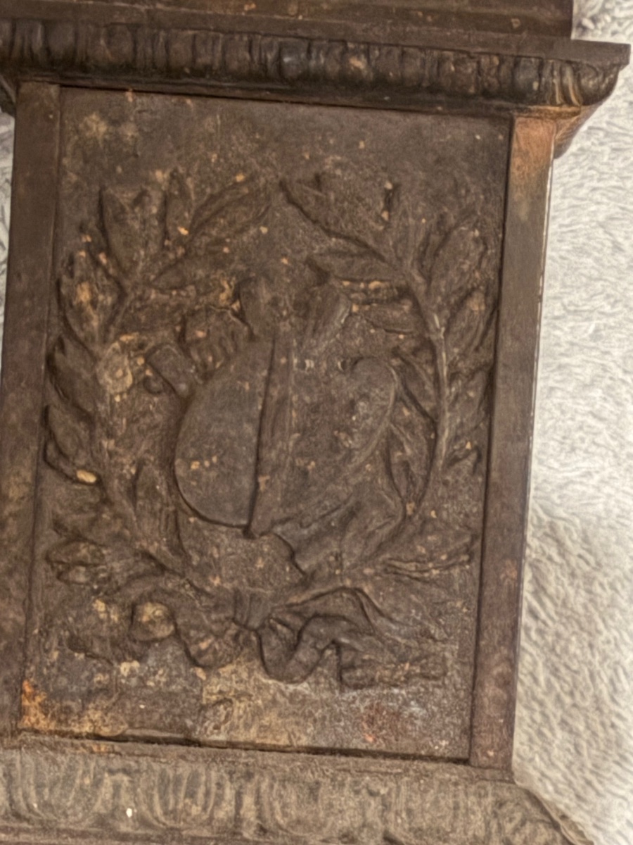 Pair Of Cast-iron Médicis Vases With Mignon Motifs: Music, Painting, And Mascaron-photo-4