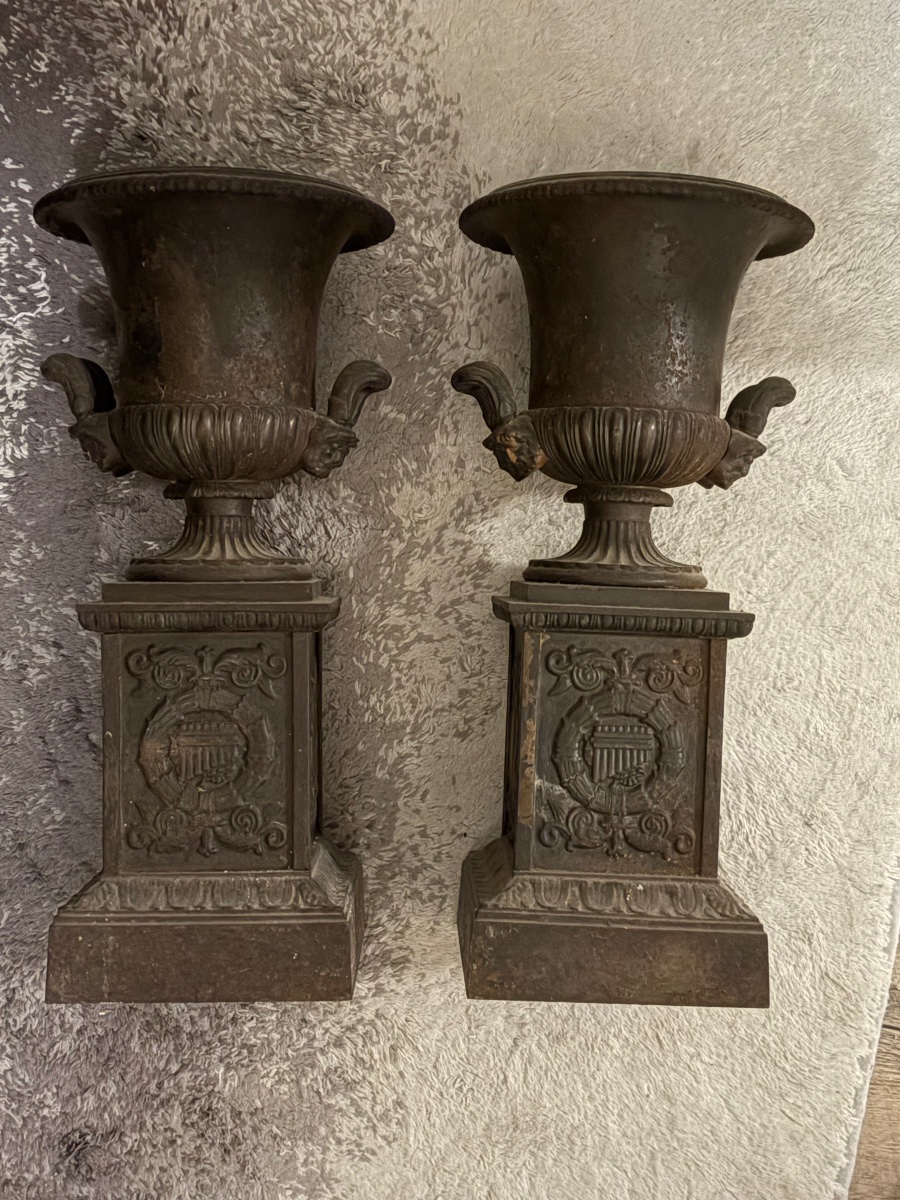 Pair Of Cast-iron Médicis Vases With Mignon Motifs: Music, Painting, And Mascaron