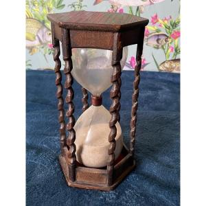 Hourglass. With 5 Columns