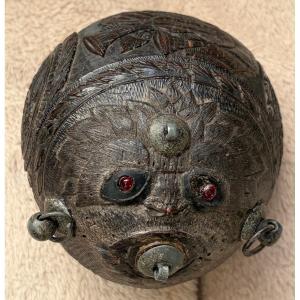 NOIX DE COCO GRAVÉE ET SCULPTÉE DE SCÈNES ANTIQUES, PREMIÈRE PARTIE DU 19° SIÈCLE