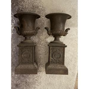 Pair Of Cast-iron Médicis Vases With Mignon Motifs: Music, Painting, And Mascaron