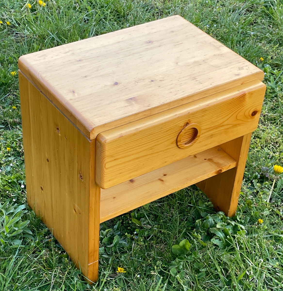 Chevet  en pin Charlotte Perriand  les Arcs 