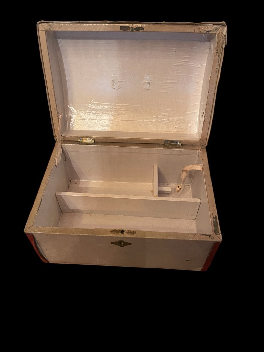 Antique Doll Trunk -photo-3