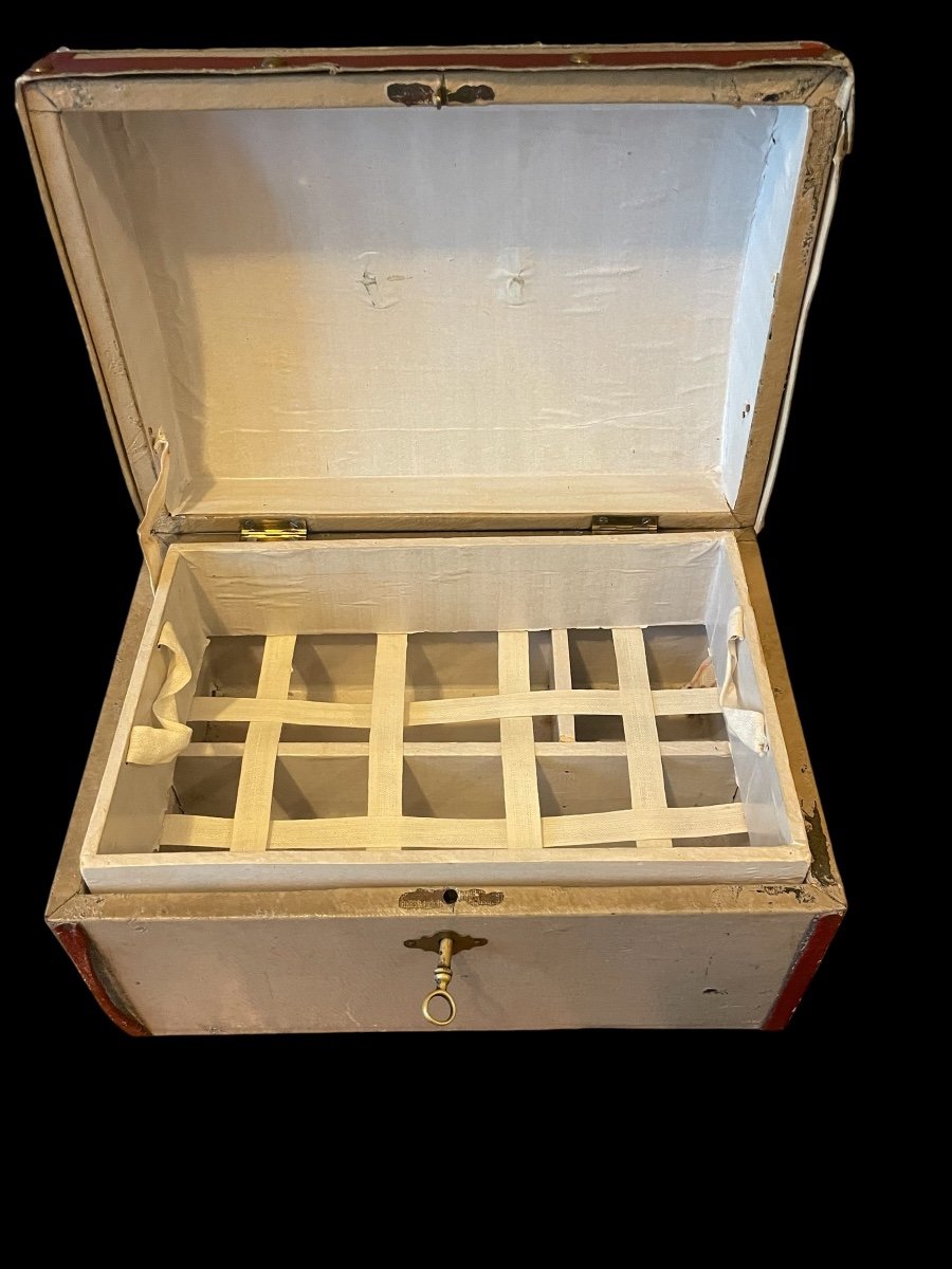 Antique Doll Trunk -photo-1