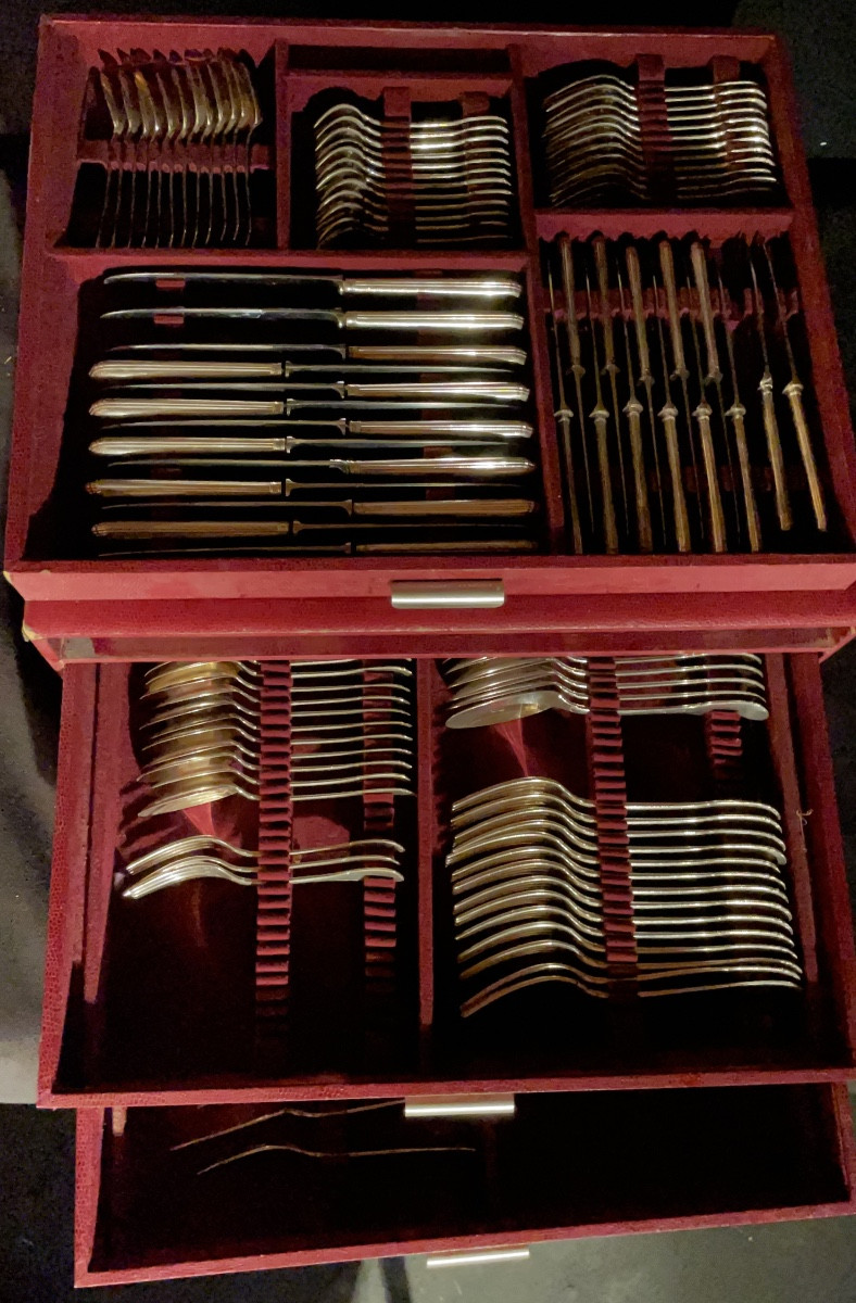 Ménagère PUIFORCAT en argent. 115 pièces 