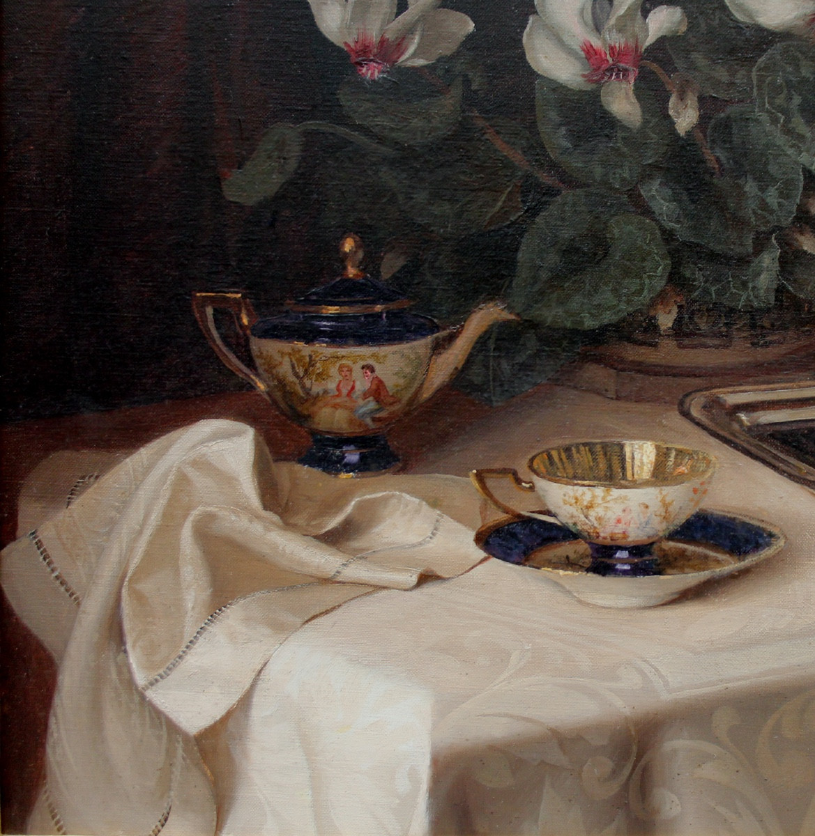 Nature morte au service à thé de Sèvres en fleurs par Ignaz Schönbrunner (né en 1871)-photo-1