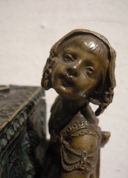 Bronze de Vienne Art nouveau, début du XXe siècle "Deux petites filles avec un coffre au trésor-photo-1