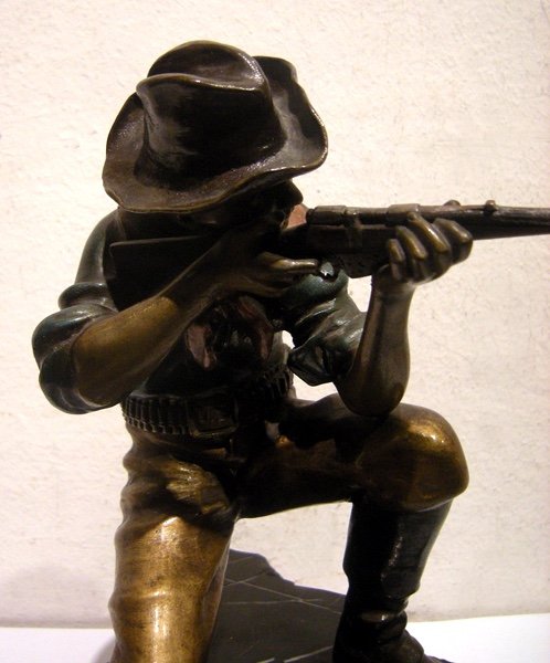 Carl Kauba ( 1865 - 1922) Antique Patinated And Cold Painted Bronze Figure Of A Kneeling Ranger-photo-4