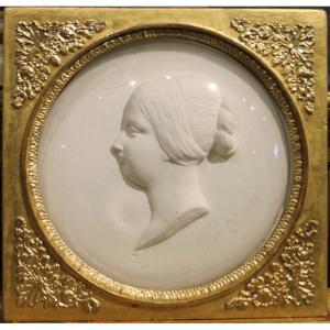 Portrait d'Une Jeune Beauté, Relief (gypse).monogramme&daté 1827