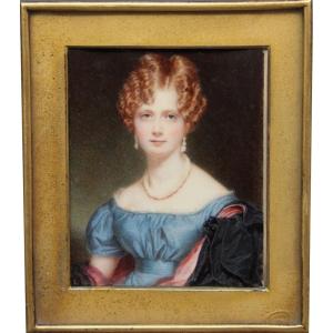 Portrait miniature  d'une jeune femme aux cheveux roux et par William J. Newton (1785 -1869)