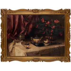 Nature morte au service à thé en porcelaine de Sèvres par Ignaz Schoenbrunner, né en 1871